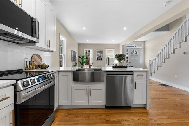 Building Photo - 362 Silver St