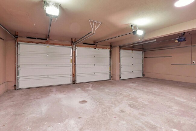 Building Photo - 7090 Dean Farm Rd