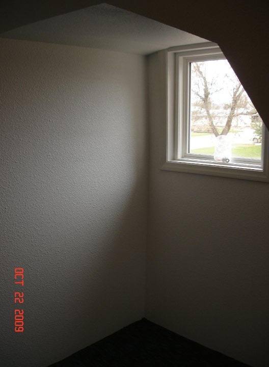 Building Photo - 208 4th Ave W