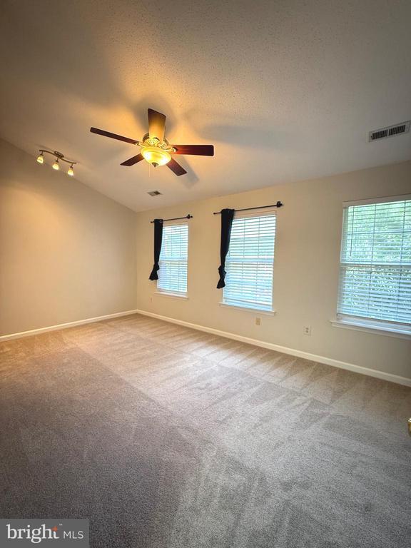 Building Photo - 110 Lakeview Ct