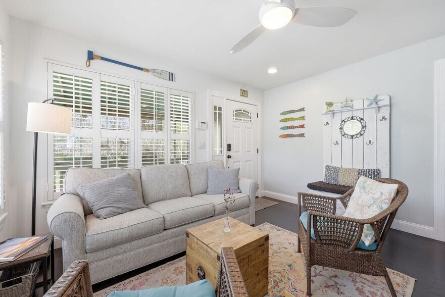 Building Photo - 36 Weeden St