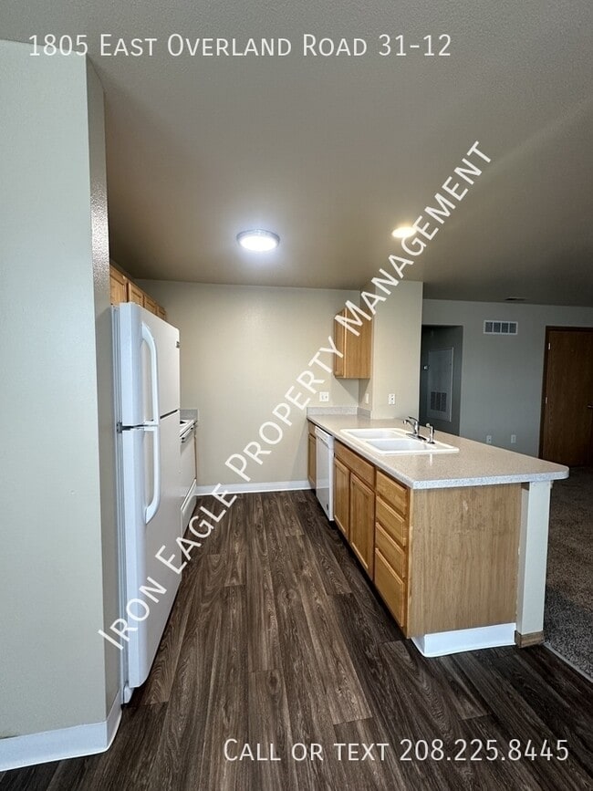 Building Photo - 1805 E Overland Rd