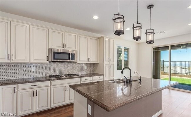 Building Photo - 12556 Skylight View St