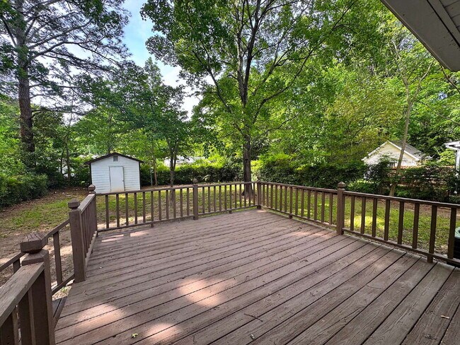 Building Photo - Well Maintained Home Minutes from Downtown Raleigh!