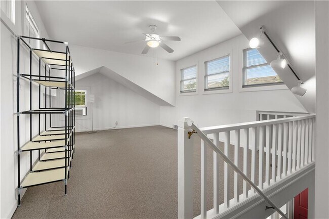 Building Photo - 2035 Manchester St NE