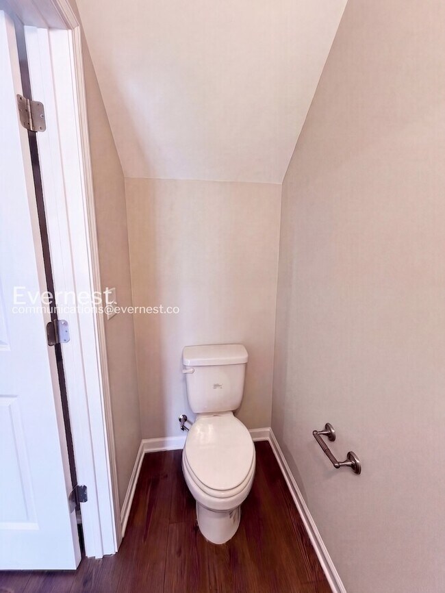 Building Photo - 215 Tara Ct