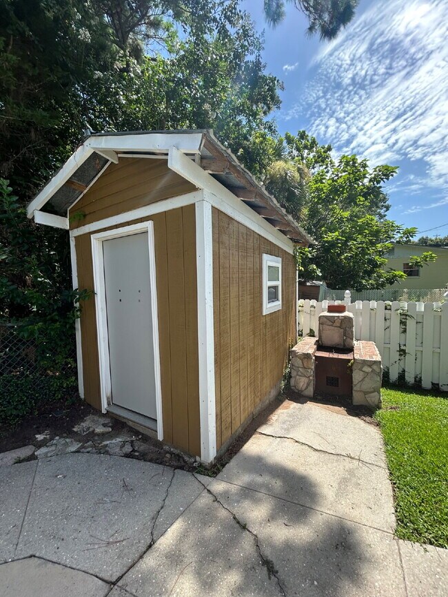 Building Photo - $250 Off Your Second Month's Rent + $250 Referral Bonus | Charming 3-Bedroom Home in Tallahassee
