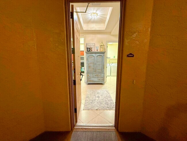 Building Photo - 20 Orange Ave