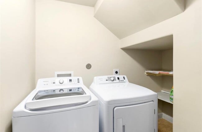 Building Photo - 1215 Roberts St