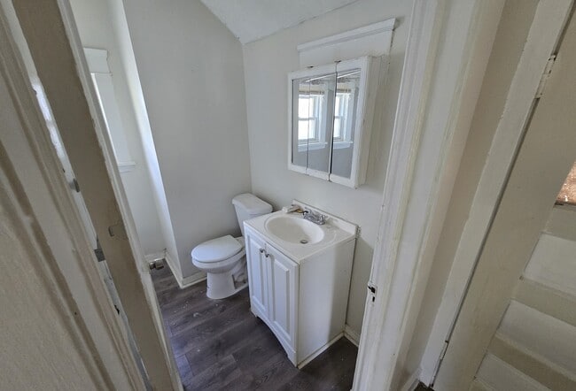 Building Photo - 10312 Nelson Ave