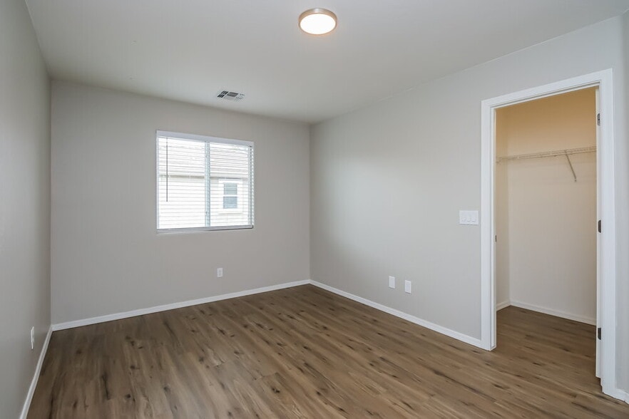 Building Photo - 10238 E Isleta Ave