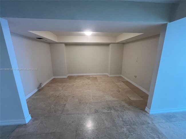 Building Photo - 20201 E Country Club Dr