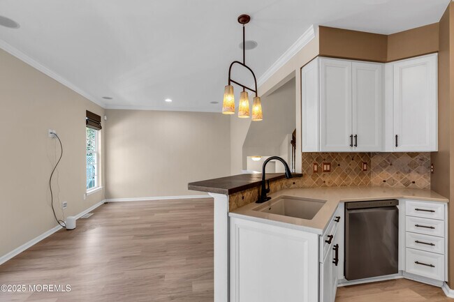 Building Photo - 12 Coral Place