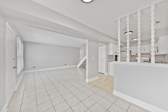 Building Photo - 1681 Queensbury Cir