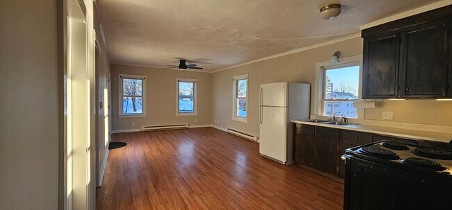 Building Photo - 8 Dustin St