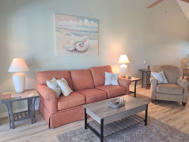 Building Photo - Seasonal 2-Bedroom 2-Bath Villa located in...