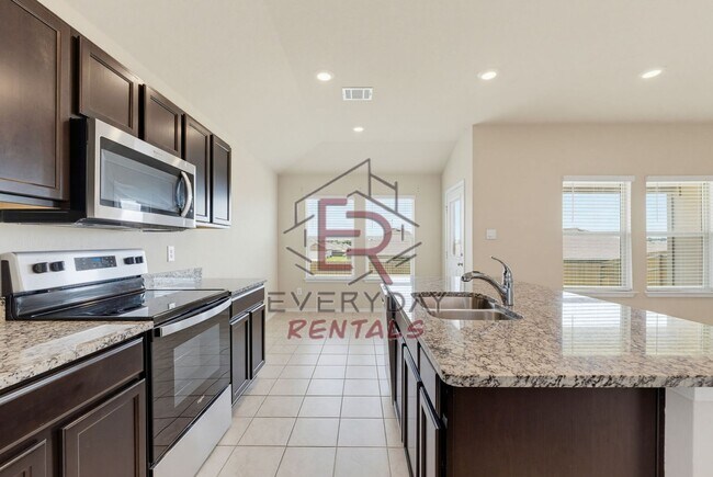 Building Photo - Beautiful Home Awaits you!