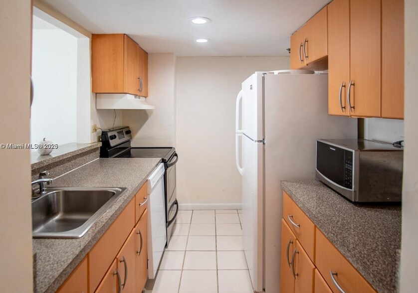 Building Photo - 7545 E Treasure Dr