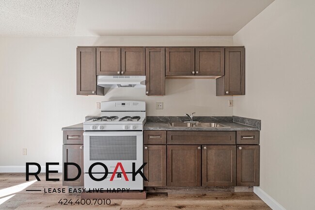 Building Photo - 12883 San Fernando Rd