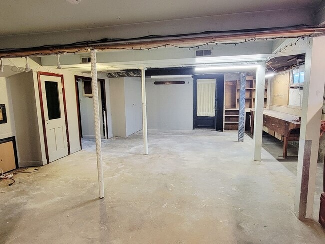 Building Photo - 3-Bedroom Home in Juneau’s Desirable Downt...