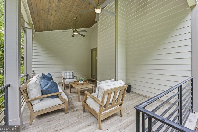 Building Photo - 1742 Helen Dr NE