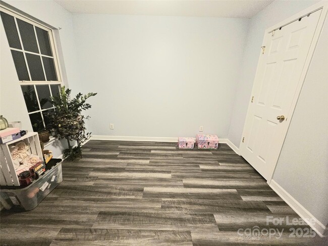 Building Photo - 409 Goosedown Ct