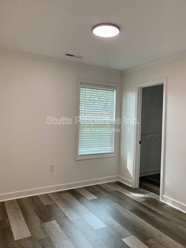 Building Photo - 711 Hill Ave