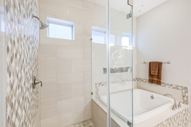 Building Photo - 809 Leavenworth Ave