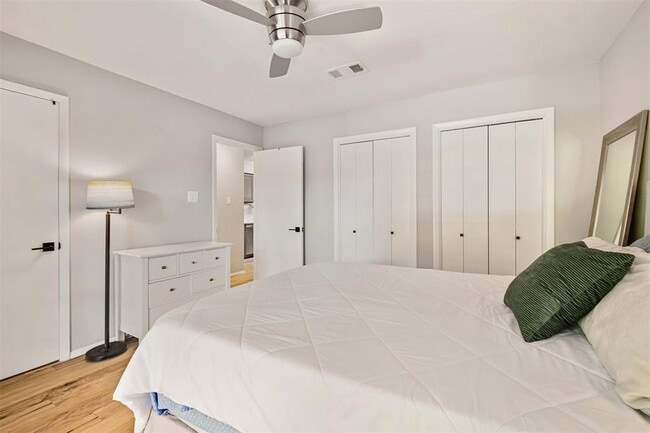 Building Photo - 5602 Woodrow Ave