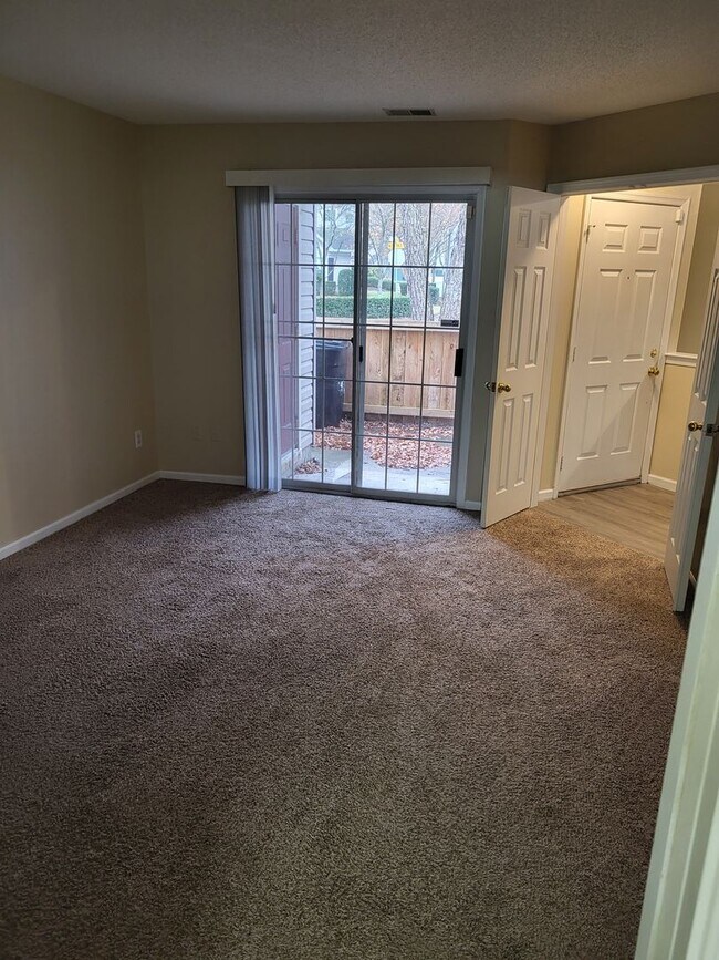 Building Photo - ADKINS RESERVE/SUMMERWIND