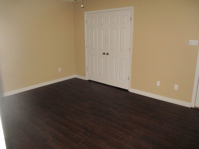 Building Photo - 2517 Cardinal St