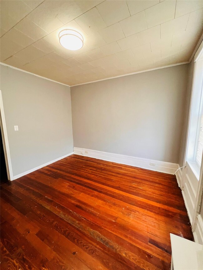 Building Photo - 73-39 71st Pl