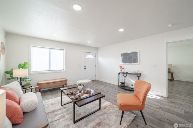 Building Photo - Cozy house close to amenities easy access to St Joe, Tacoma General