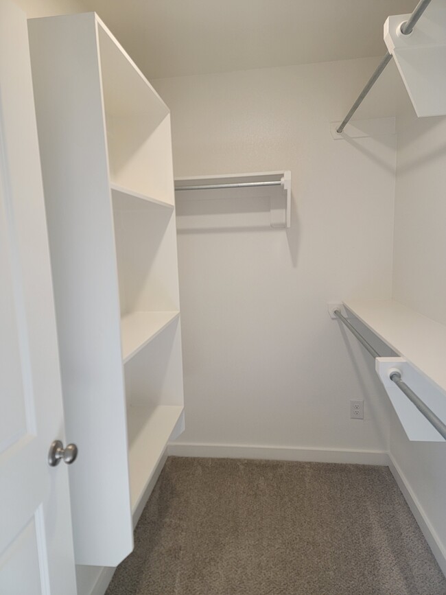 Building Photo - 3206 Volney Ave