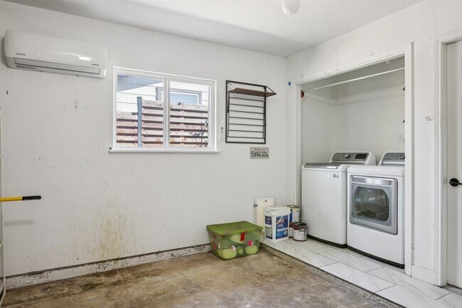 Building Photo - 7205 Twisted Oaks Dr