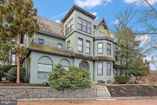 Building Photo - 1400 Delaware Ave