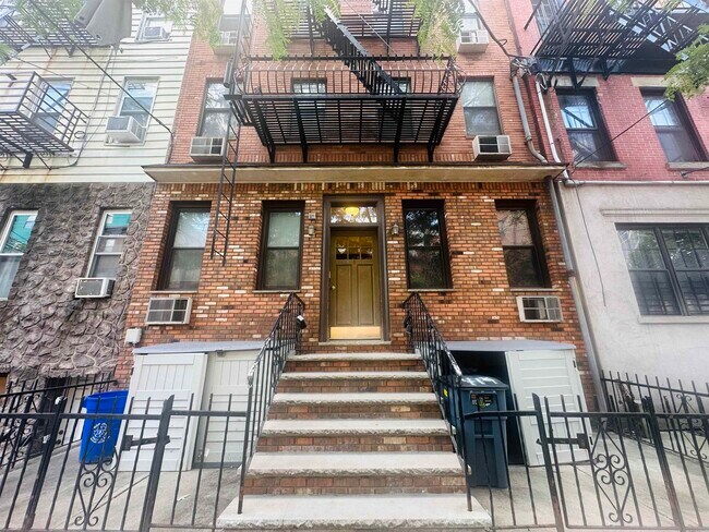 Primary Photo - 414 Madison St