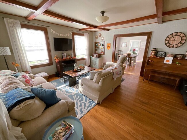 Building Photo - COLLEGE PRE-LEASING