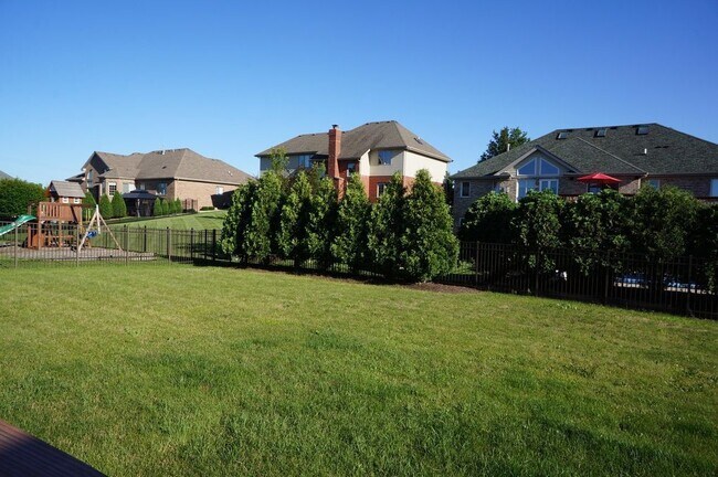 Building Photo - 8566 Huckins Dr