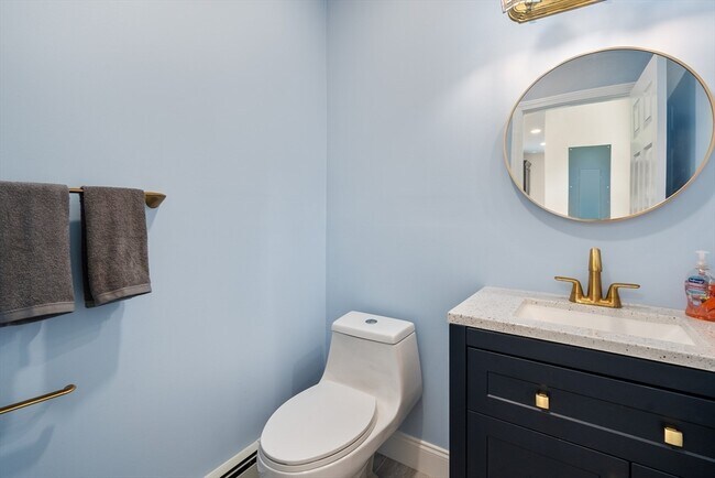 Building Photo - 16 Devens St