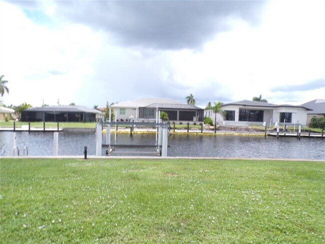Building Photo - 2195 Gulfview Rd