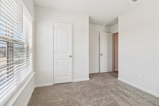 Building Photo - 3909 Crown Ct