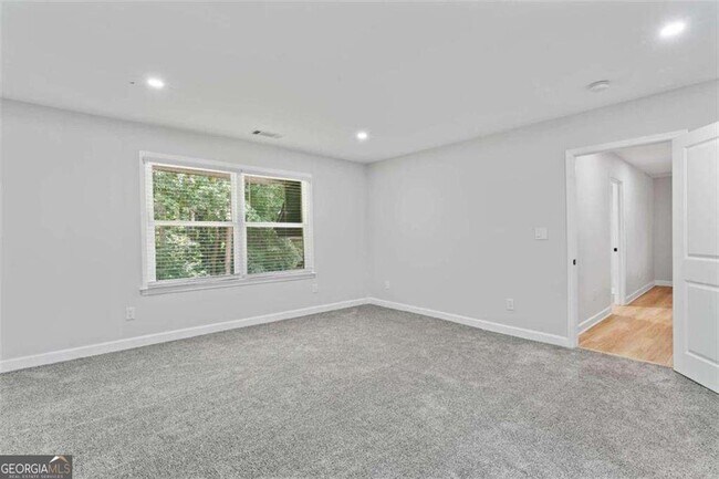 Building Photo - 2023 Stoneleigh Dr