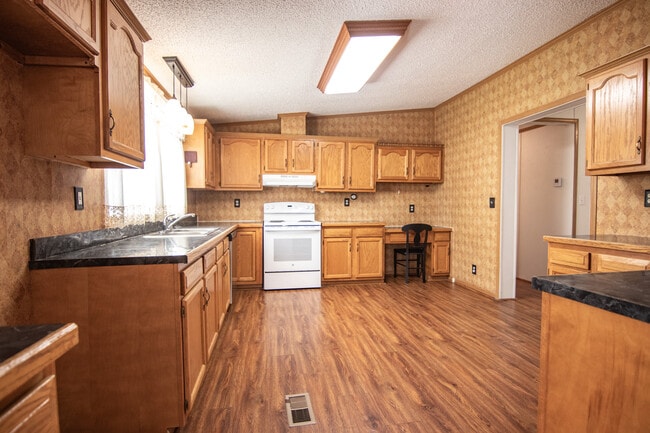 Building Photo - 1520 Linzay St
