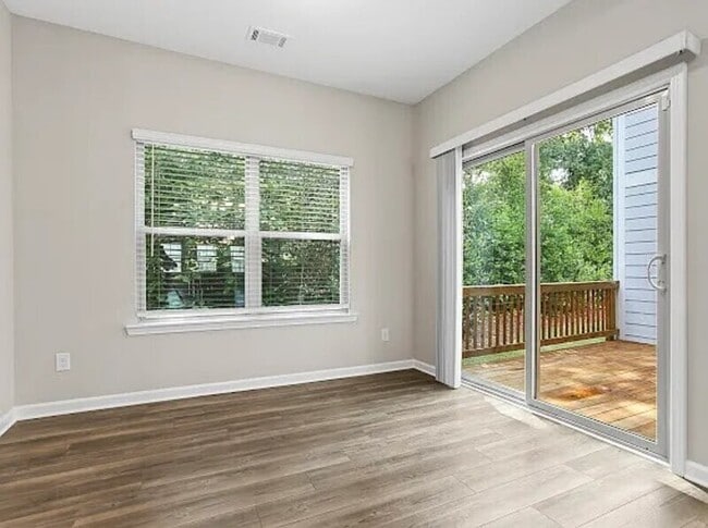 Building Photo - 1829 Lynwood Ln