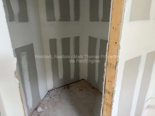Building Photo - 1203 Fern St