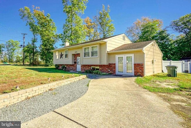 Building Photo - 1600 Holly Pkwy