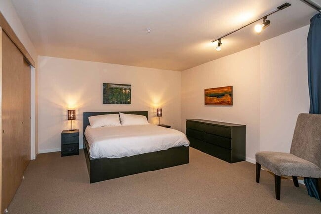 Building Photo - Gorgeous loft-style 2 floor condo with secured parking, A/C and rent includes most utilities!