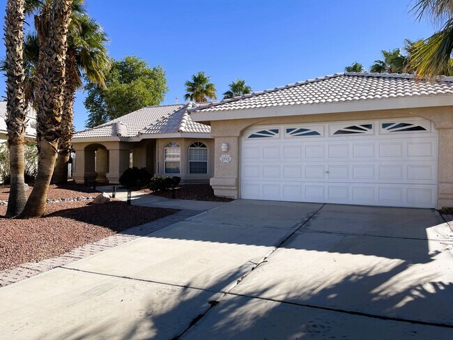 Building Photo - Fully Furnished Lakefront Short-Term Renta...