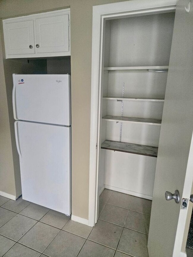 Building Photo - 2 Bed Duplex in Bridgman with attached garage!